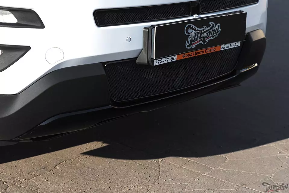 Ford Explorer. Удаление хрома и окрас в черный глянец.